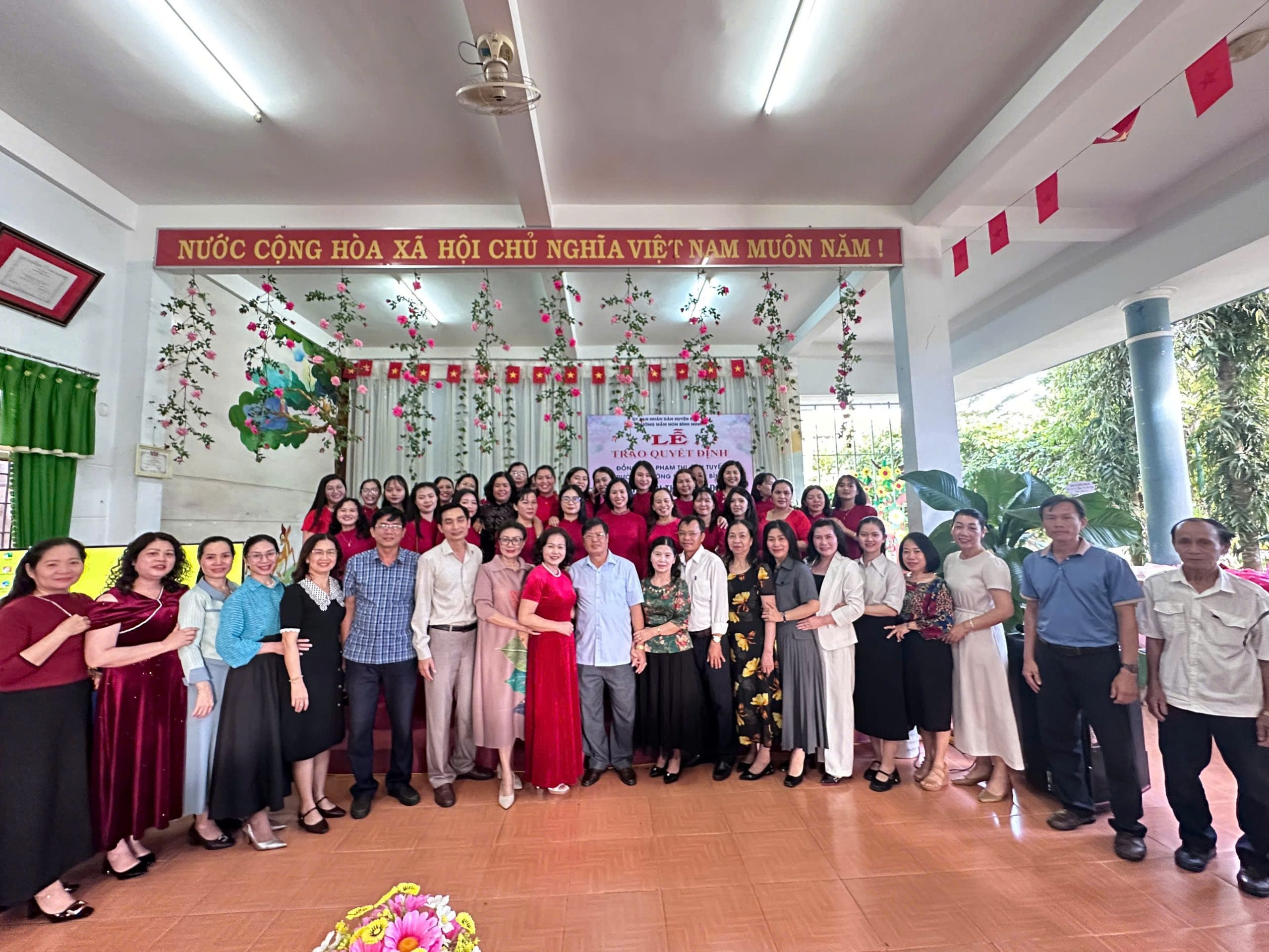 Chia tay cô Hiệu trưởng