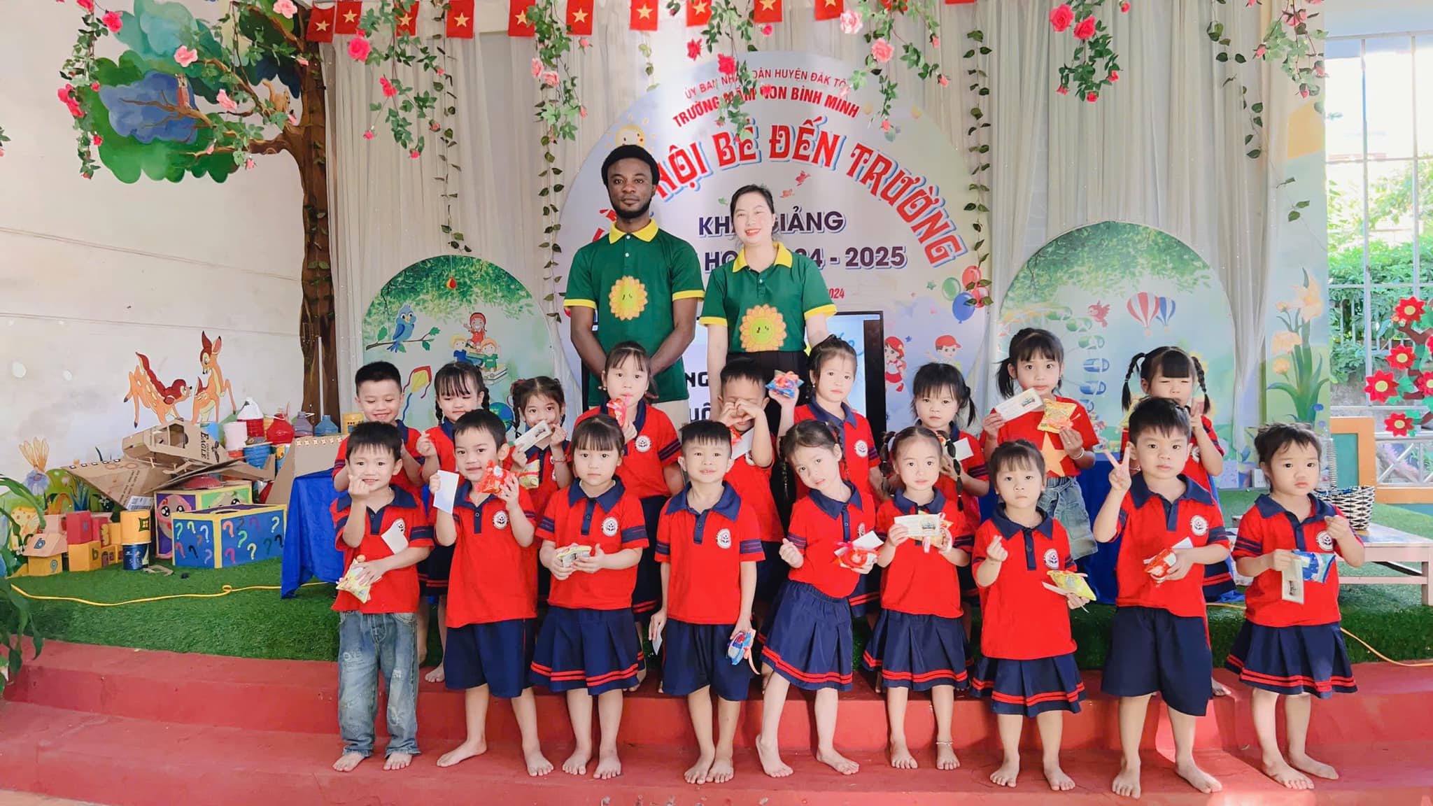 BÉ VUI HỌC TIẾNG ANH