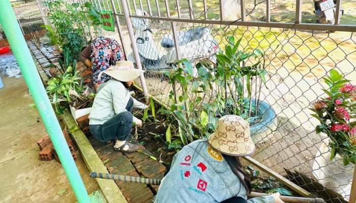 Dọn dẹp chào mừng năm học mới Dọn dẹp chào mừng năm học mới